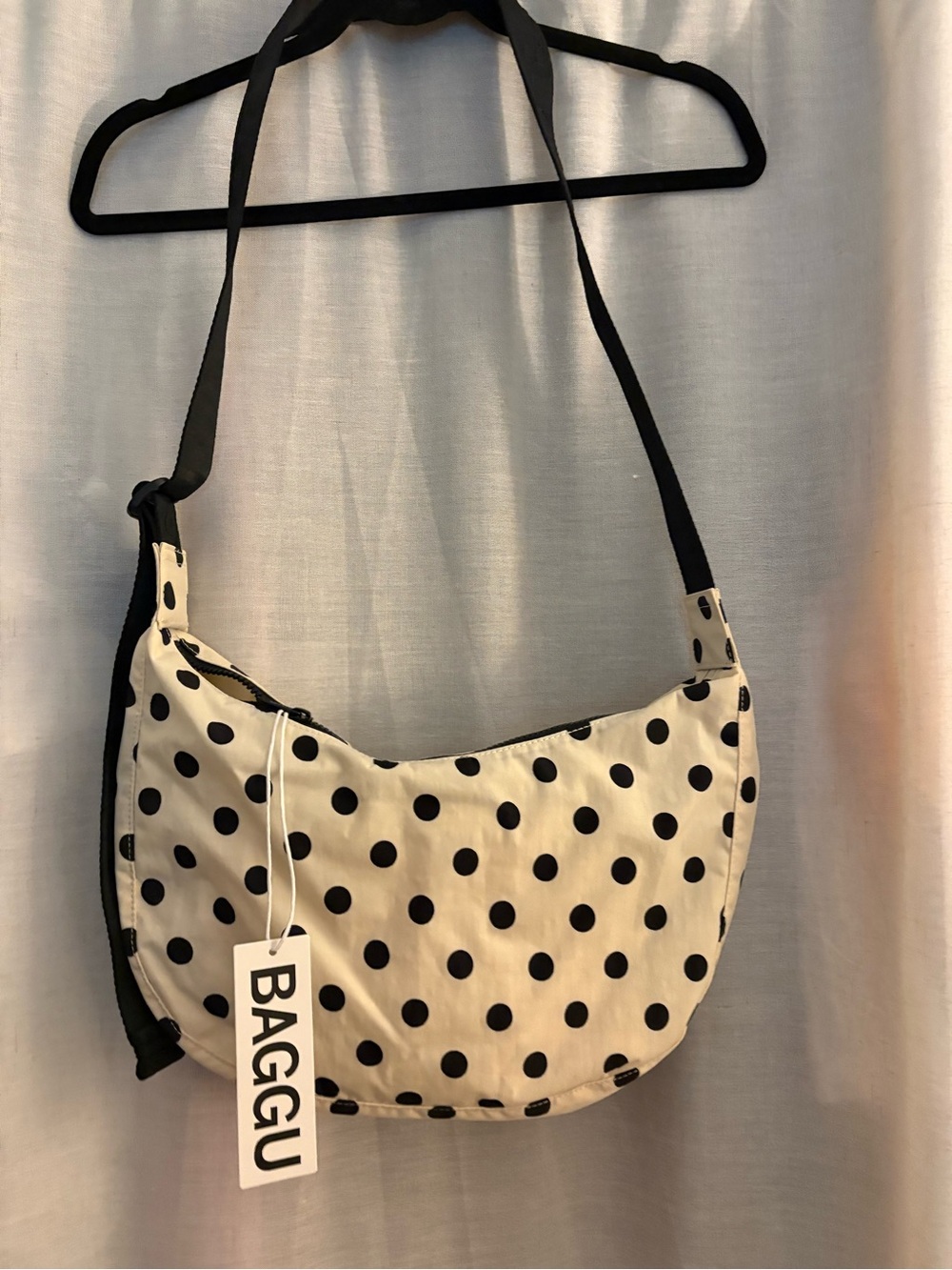 BAGGU Medium Crescent Shoulder Bag in Black Polka on Cream - Picture 2 of 3